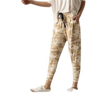 Agnes and Dora Desert Camouflage Crop Pants with Pockets Size Small